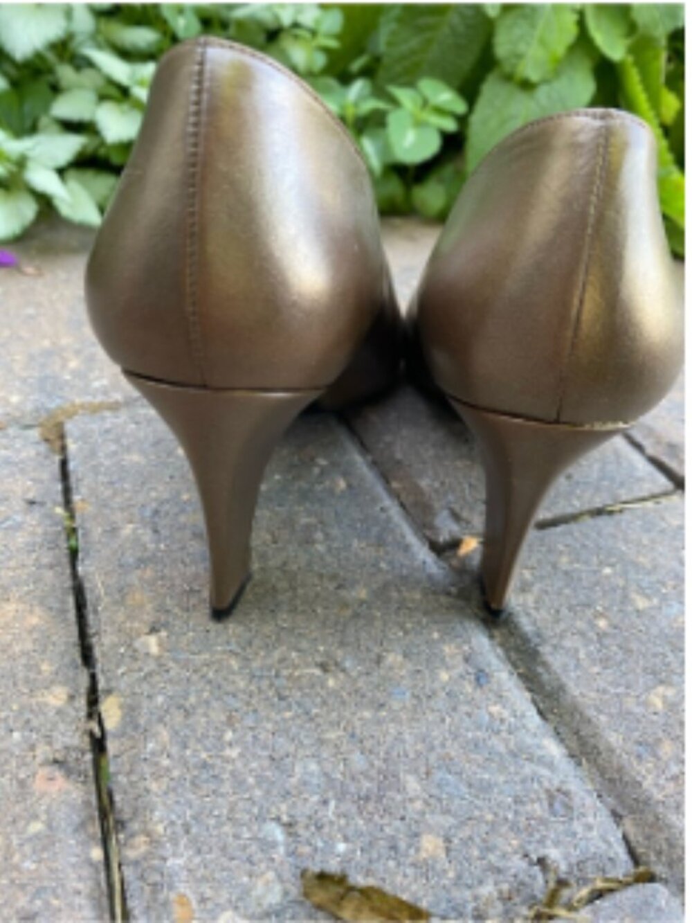 Stuart Weitzman Bronze Metallic Leather Pointed-Toe Pumps — Size 6 Summer Sale - Picture 4 of 9